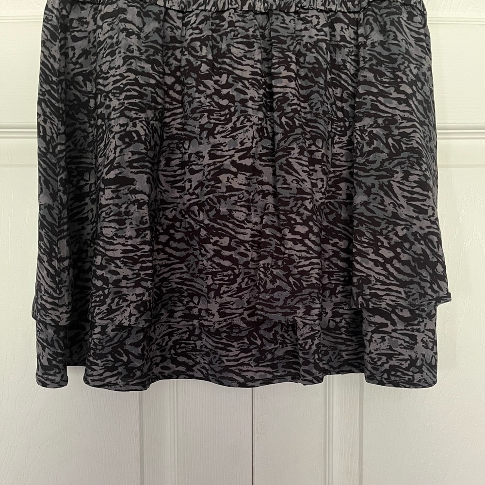 {Rails} Addison Mini Skirt in Charcoal Abstract Animal Print - Size Medium - Picture 9 of 12